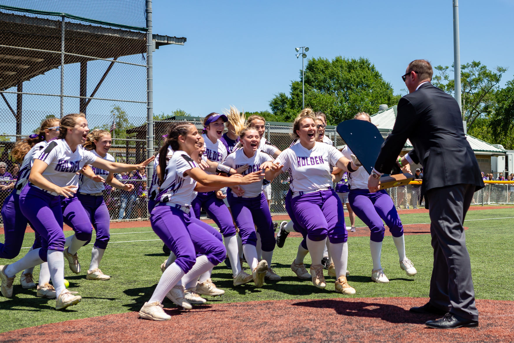 spdb_04-27-19_holden.vs.forest-14.jpg